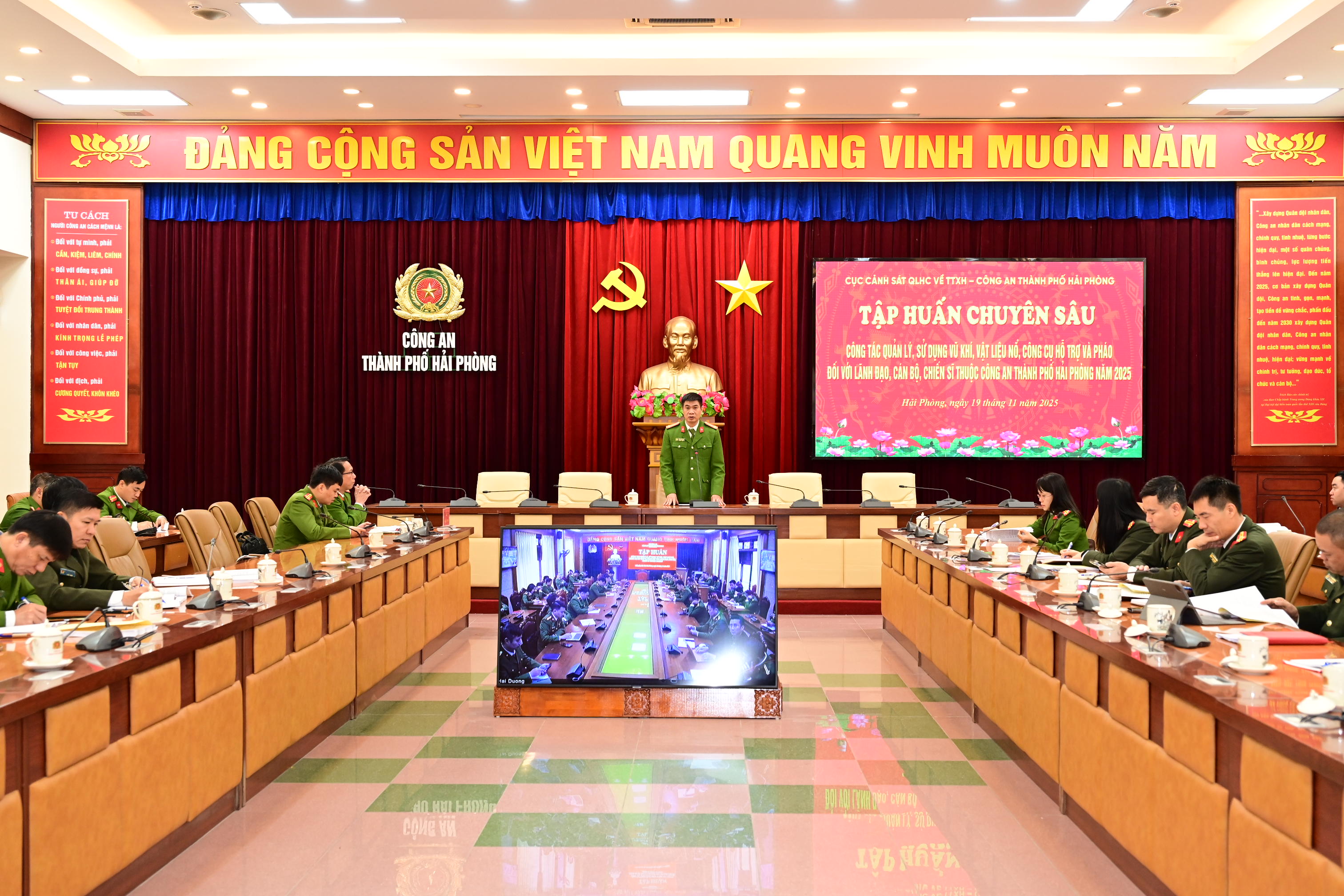 Tập huấn chuyên sâu công tác quản lý, sử dụng VK, VLN, CCHT, pháo năm 2025